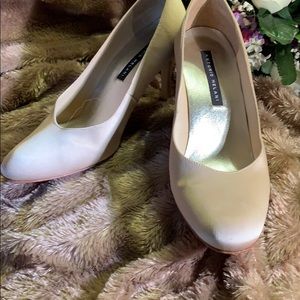 Antonio Melani size 7 heels in light gold satin